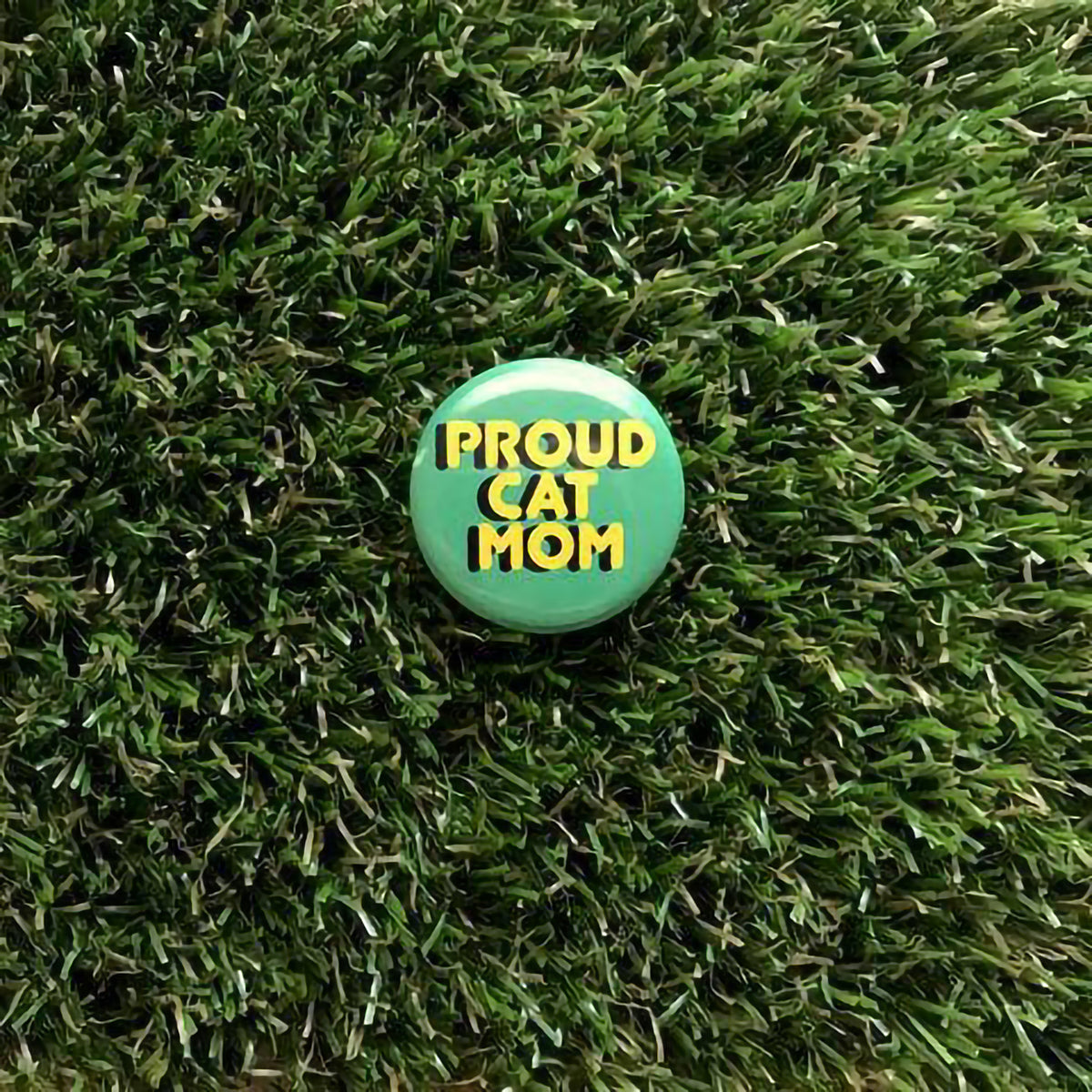 DDD BUTTON PIN - PROUD CAT MOM