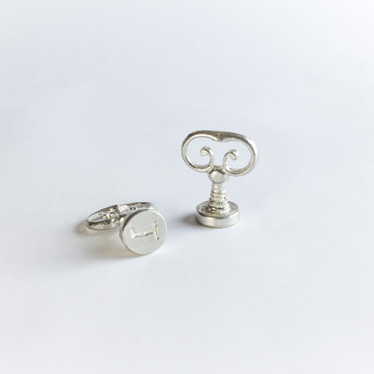 TYPEWRITTER SEAL LETTER L