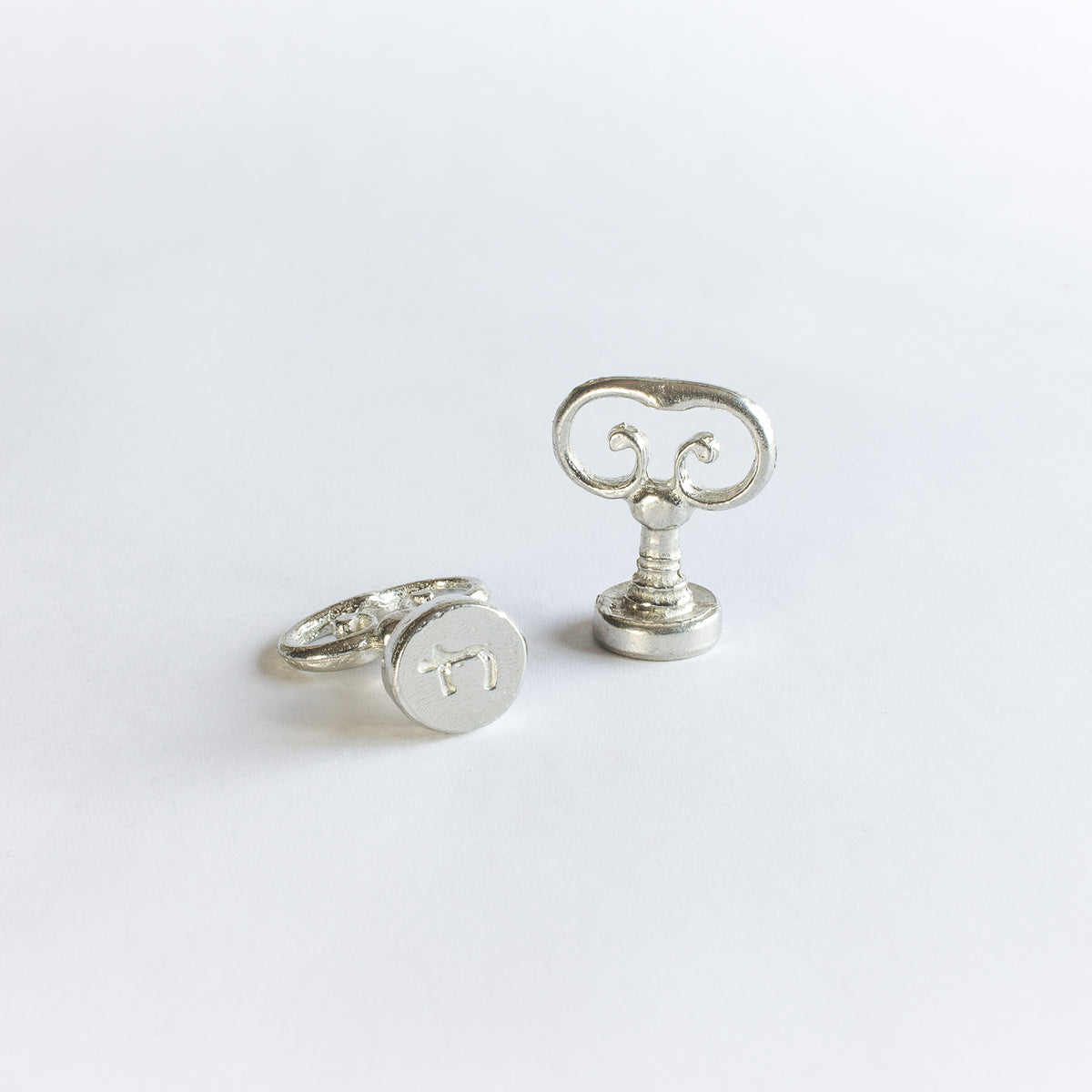 TYPEWRITTER SEAL LETTER T