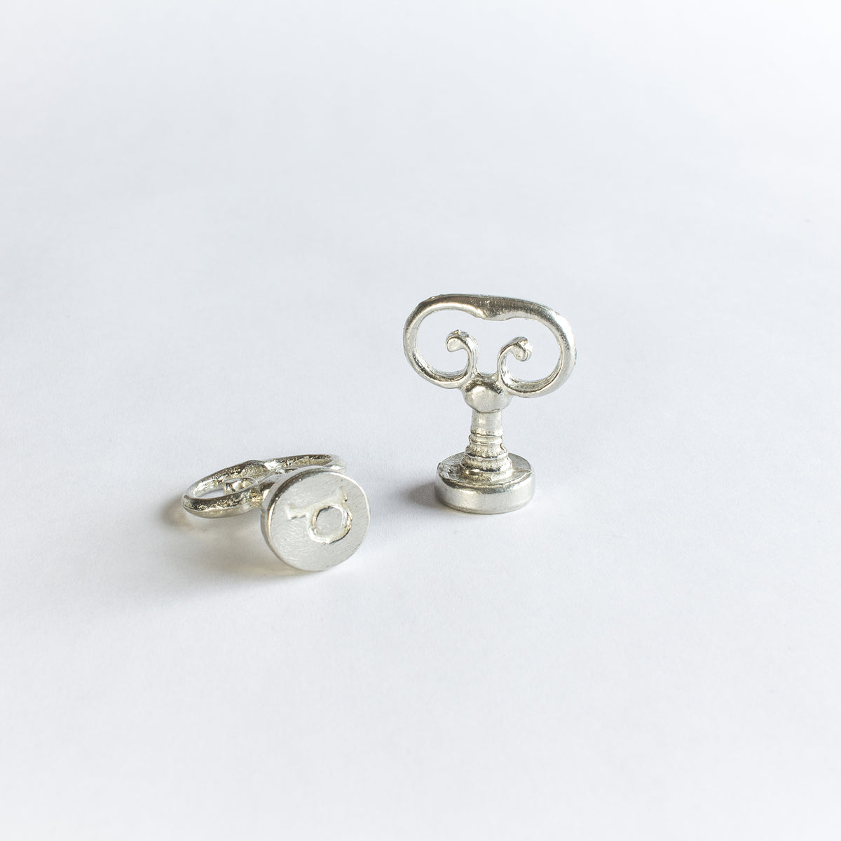 TYPEWRITTER SEAL LETTER B