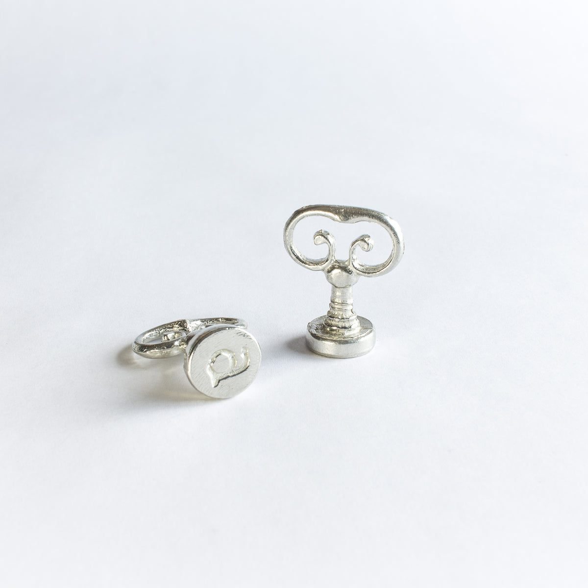 TYPEWRITTER SEAL LETTER G