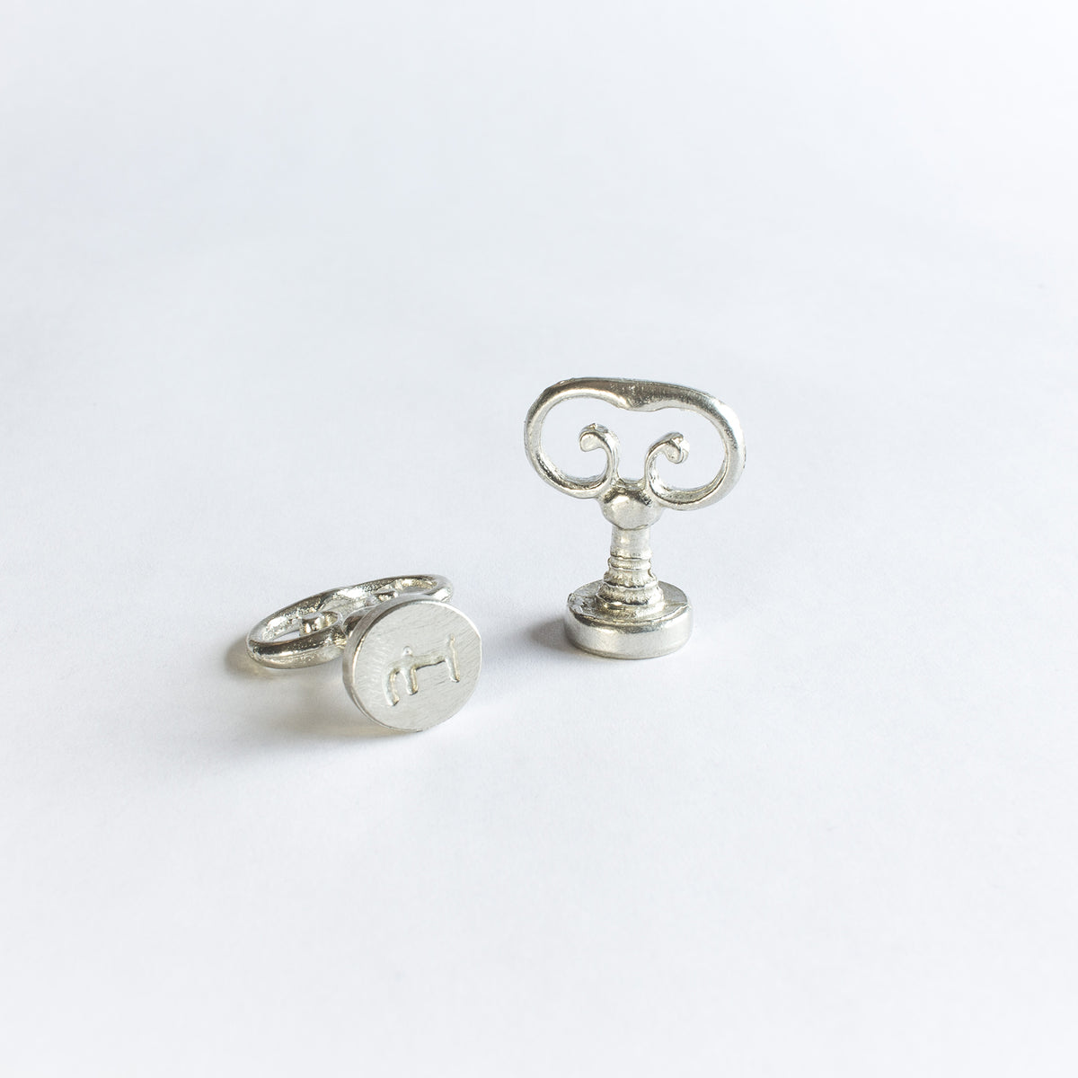 TYPEWRITTER SEAL LETTER F