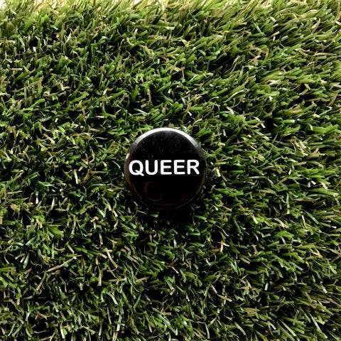 DDD BUTTON PIN - QUEER