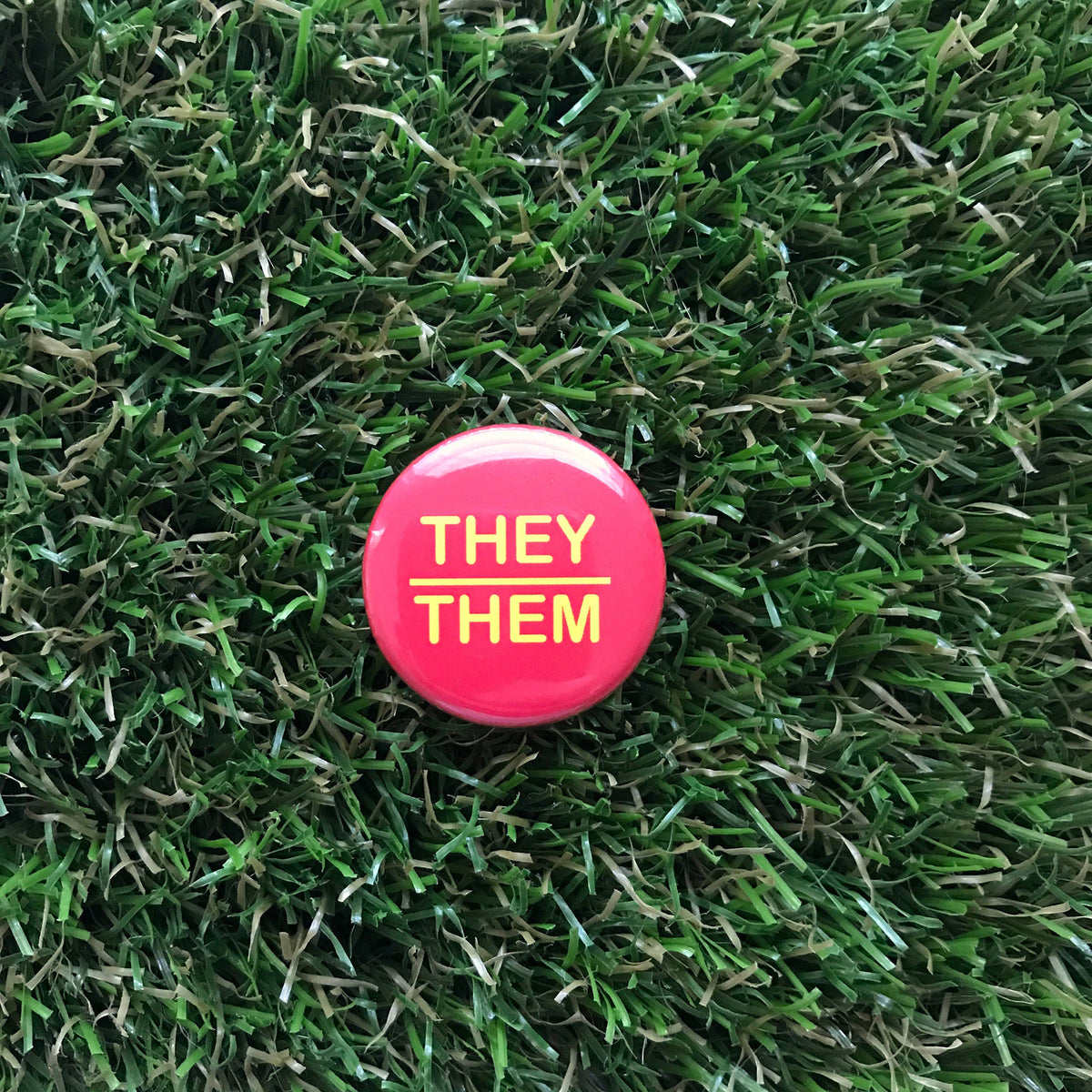 DDD BUTTON PIN - THEY/THEM, RED