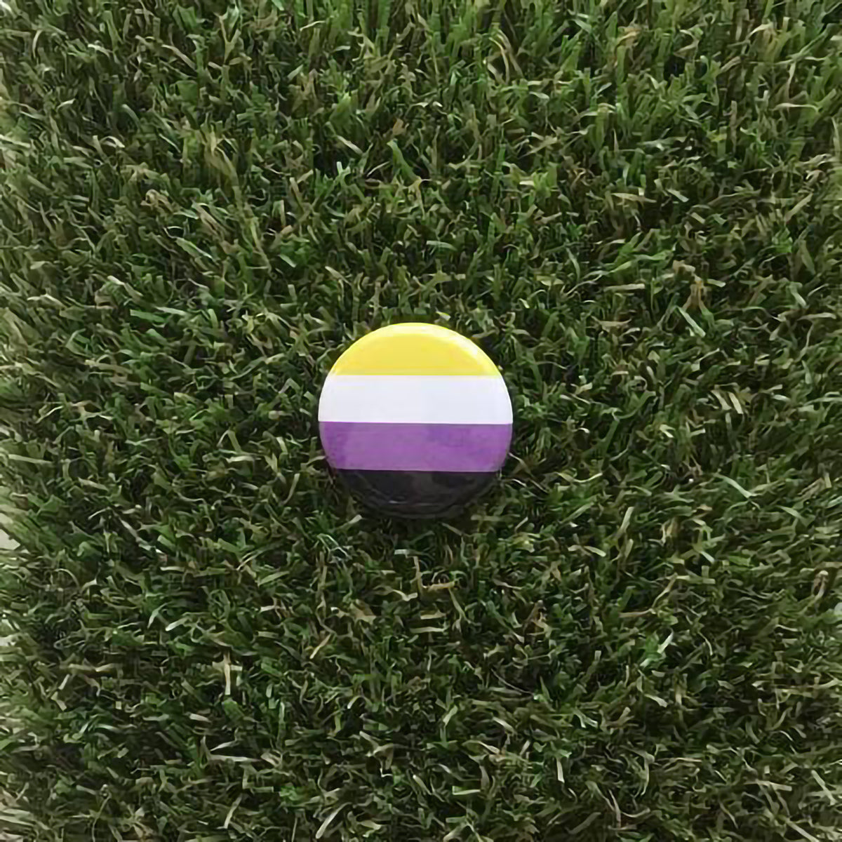 DDD BUTTON PIN - NON BINARY PRIDE FLAG