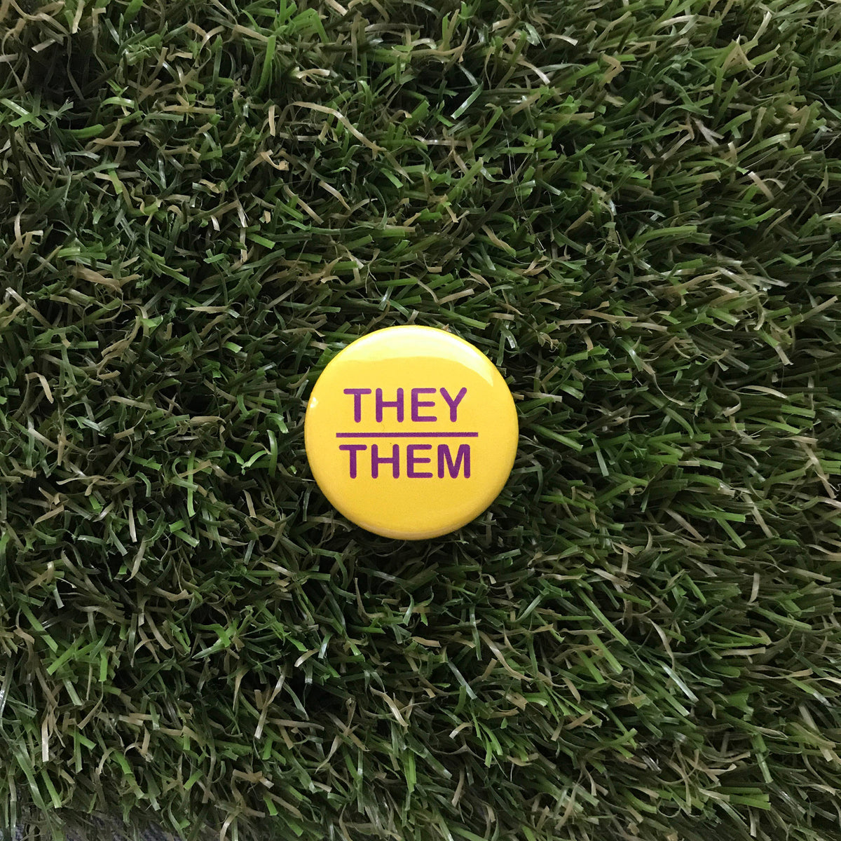 DDD BUTTON PIN - THEY/THEM BUTTON, YELLOW